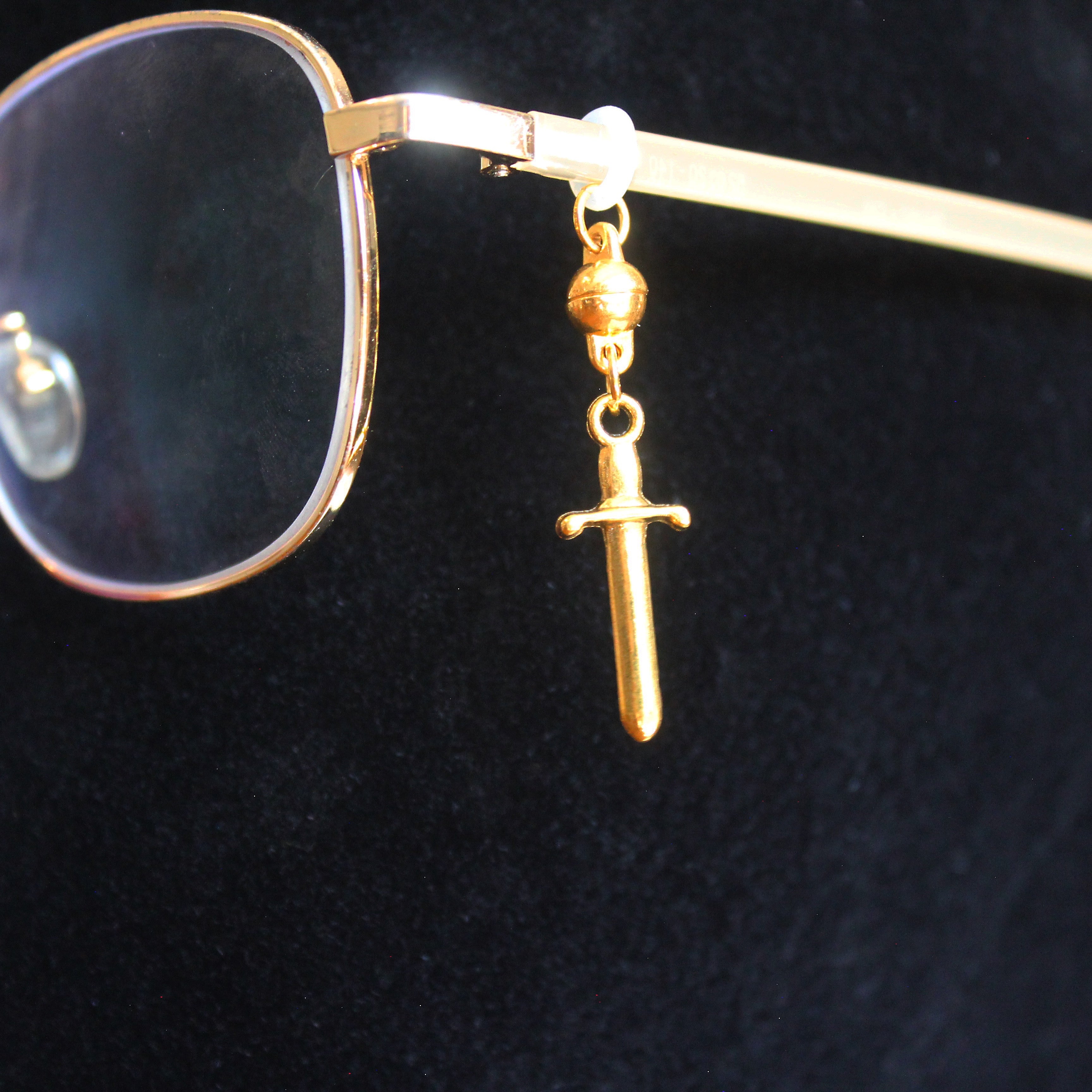 Smooth Gold Daggers Glasses Charms