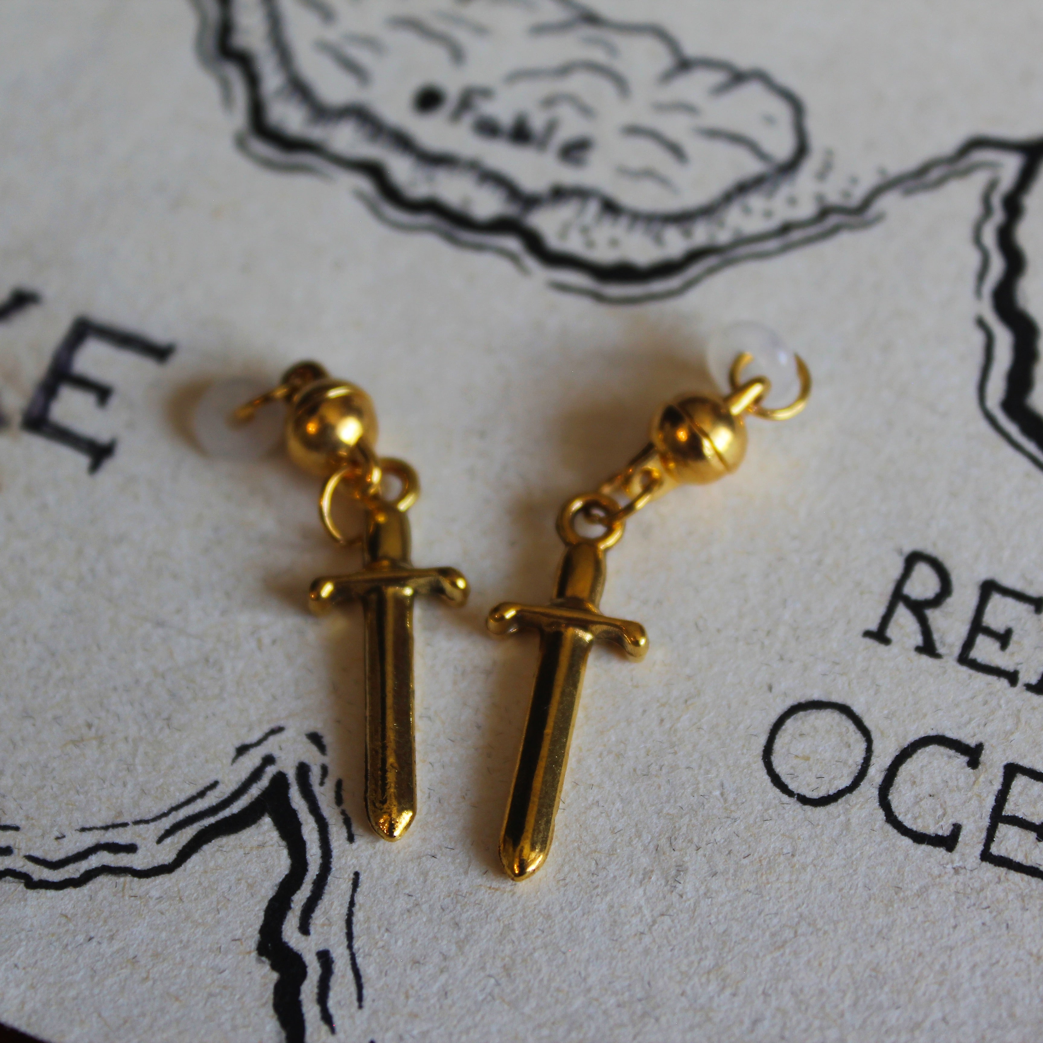 Smooth Gold Daggers Glasses Charms