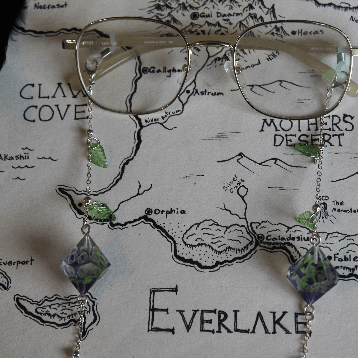 The Plant Mum Glasses Chain with Dice