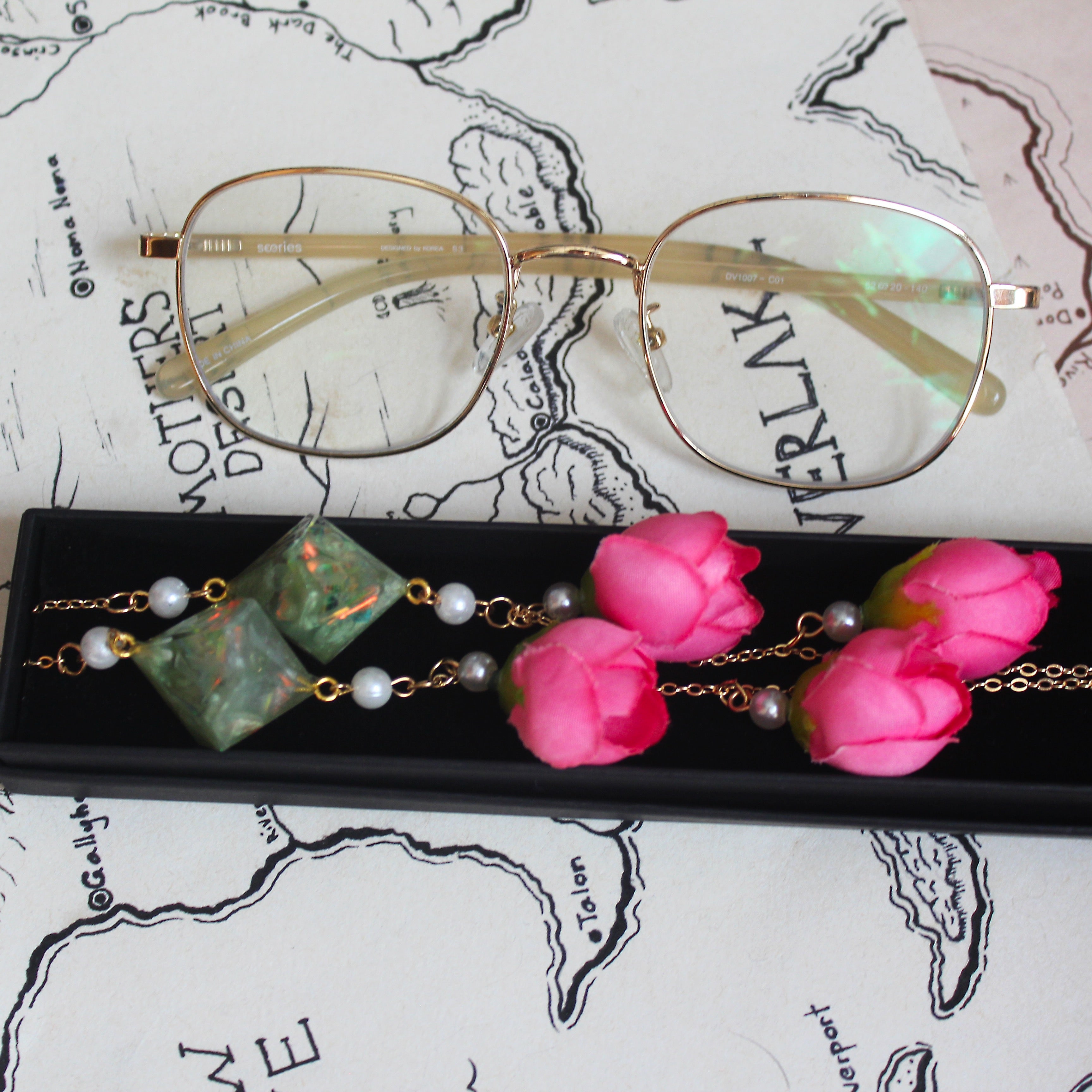 Dandelion Wishes Glasses Chain with Dice