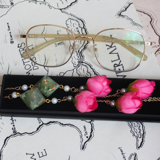 Dandelion Wishes Glasses Chain with Dice