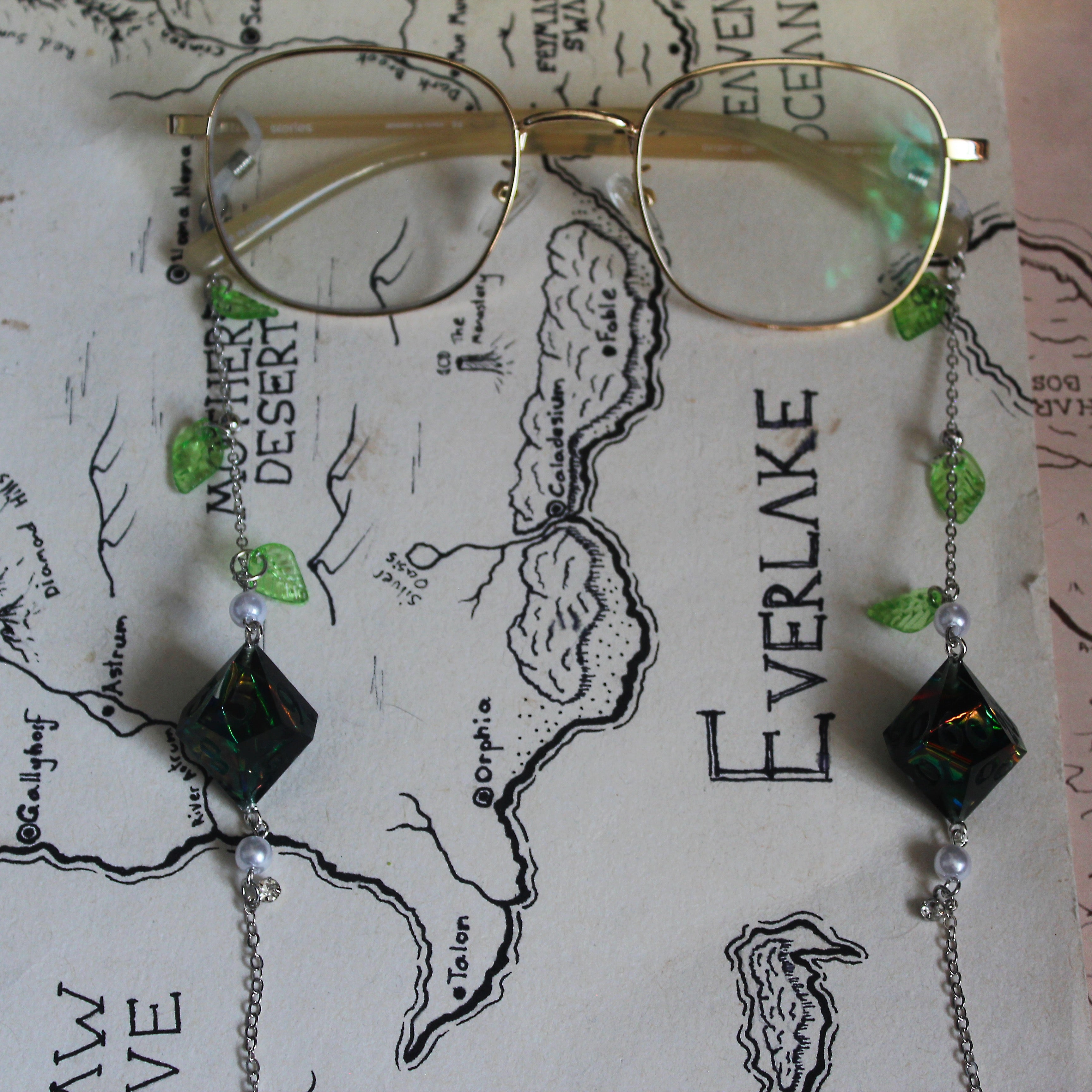 Emerald Woods Glasses Chain with Dice