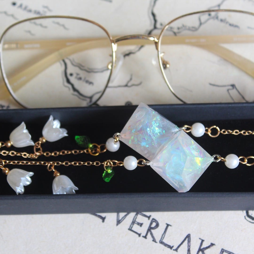 White Swan Flowers Glasses Chain with Dice