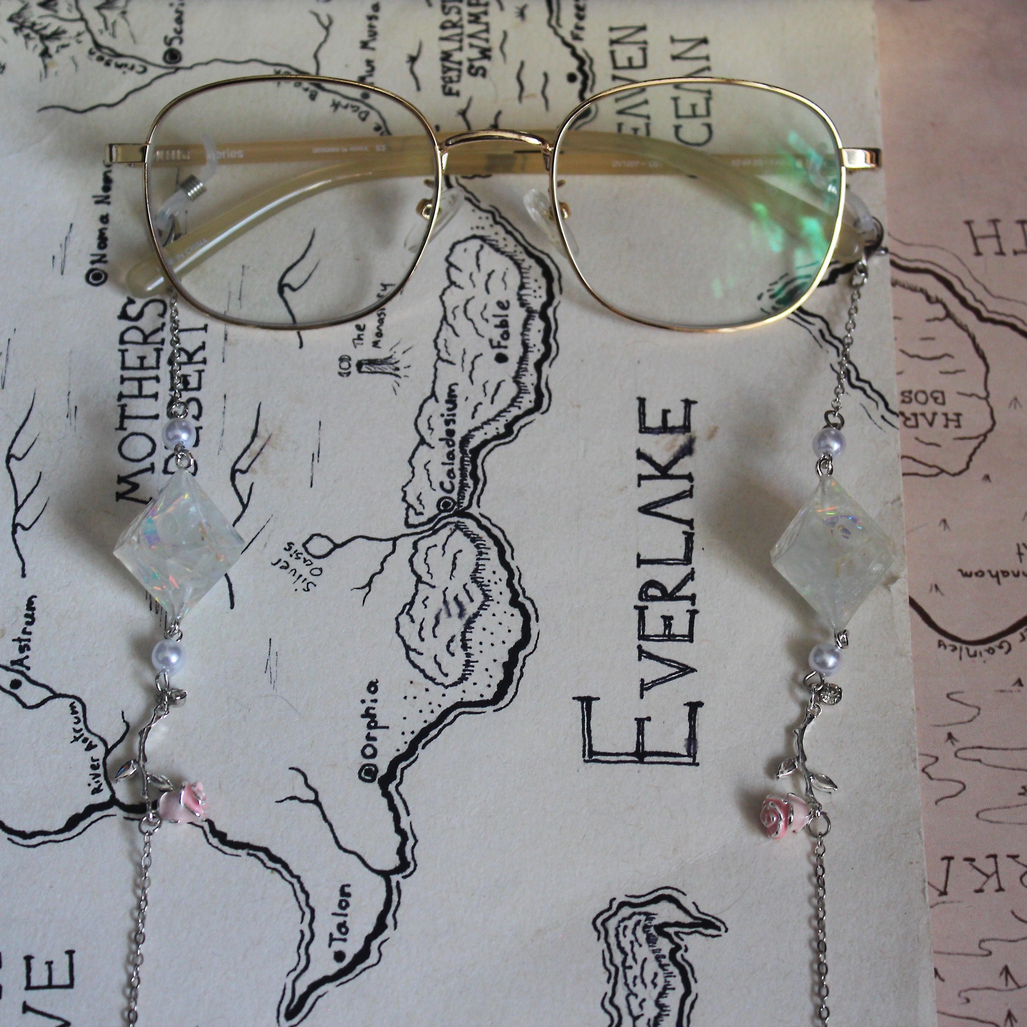 Nature's Treasures Glasses Chain with Dice