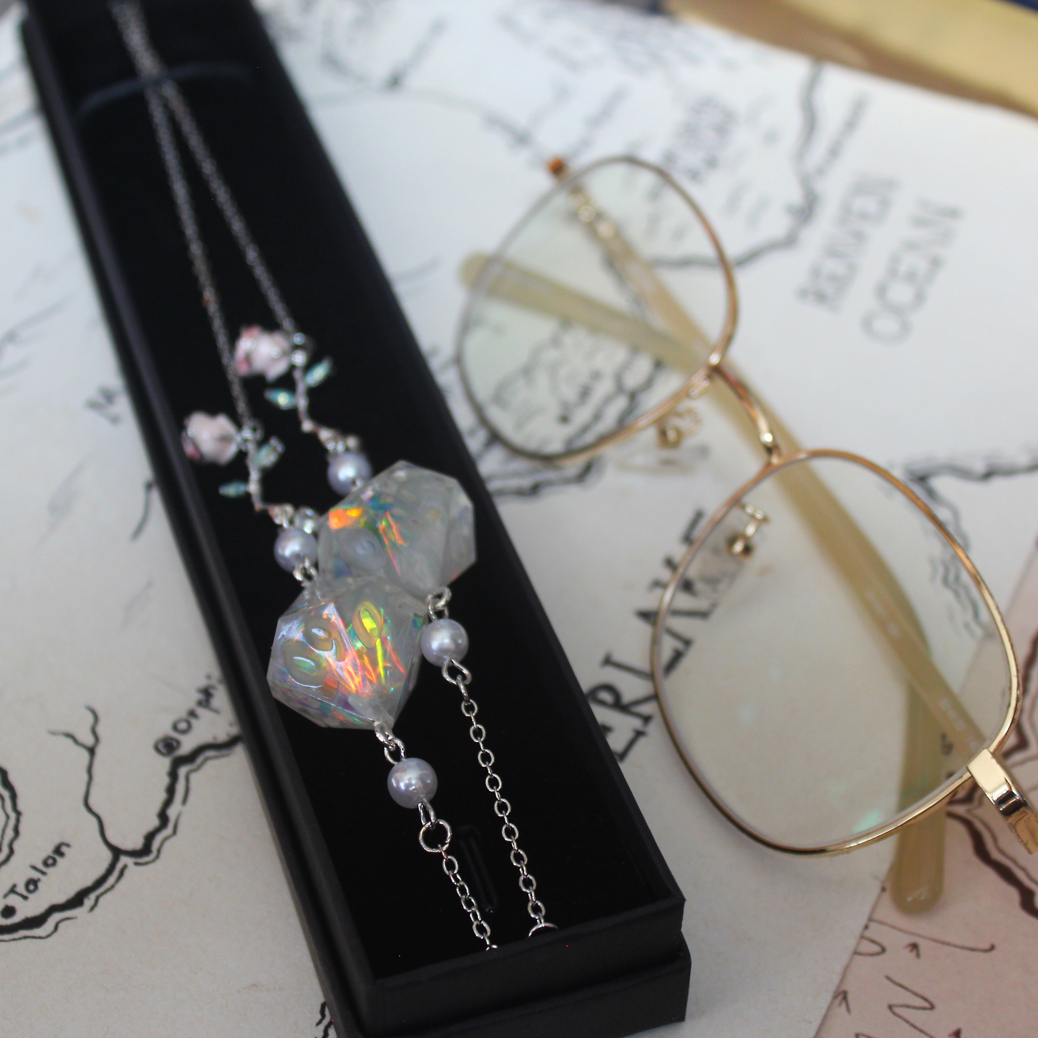 Nature's Treasures Glasses Chain with Dice