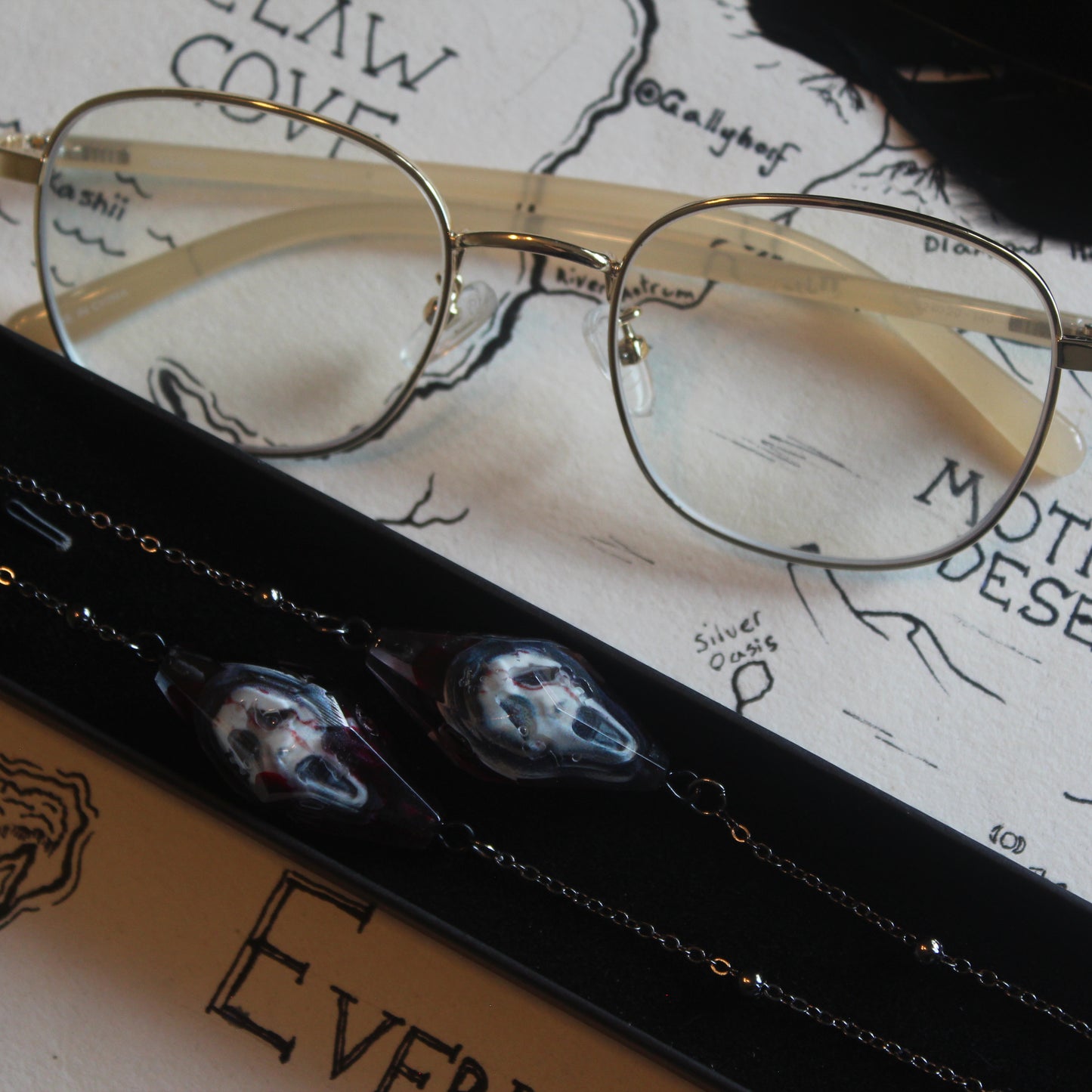 Haunted Blood Scream Dice Glasses Chain