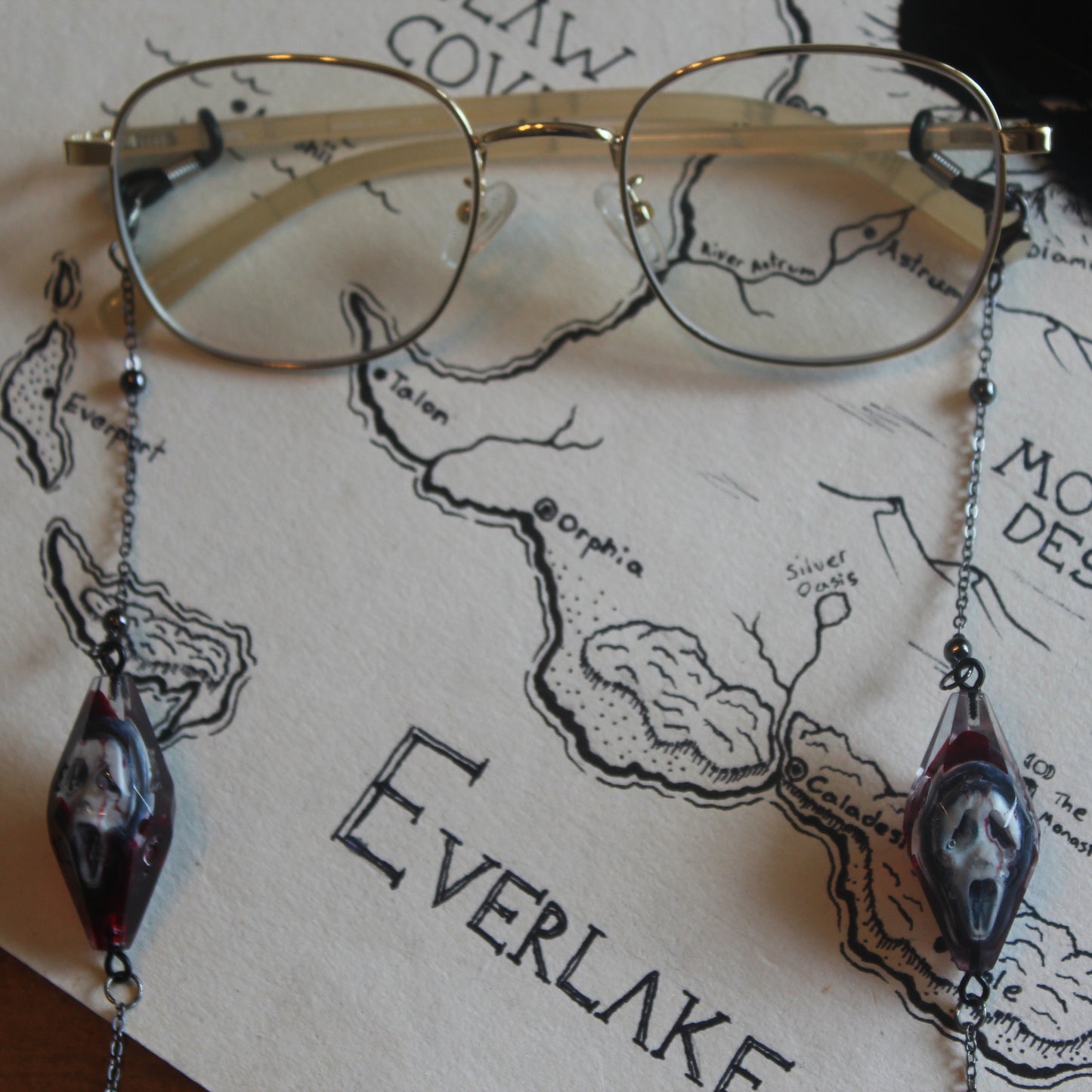 Haunted Blood Scream Dice Glasses Chain