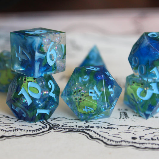 Fun Little Frog Friends 7-Piece Dice Set