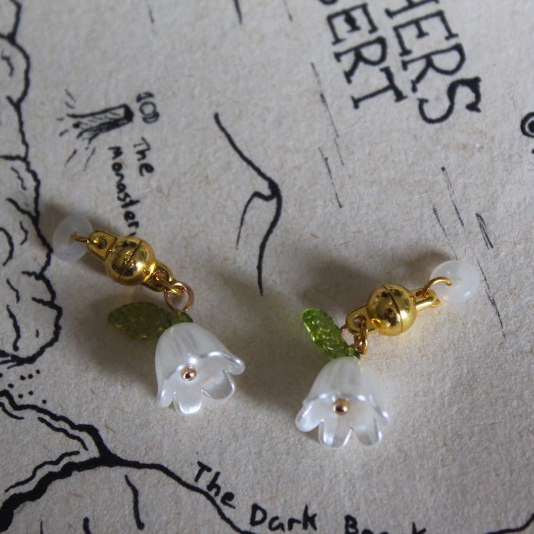 White Lily of the Valley Glasses Charm