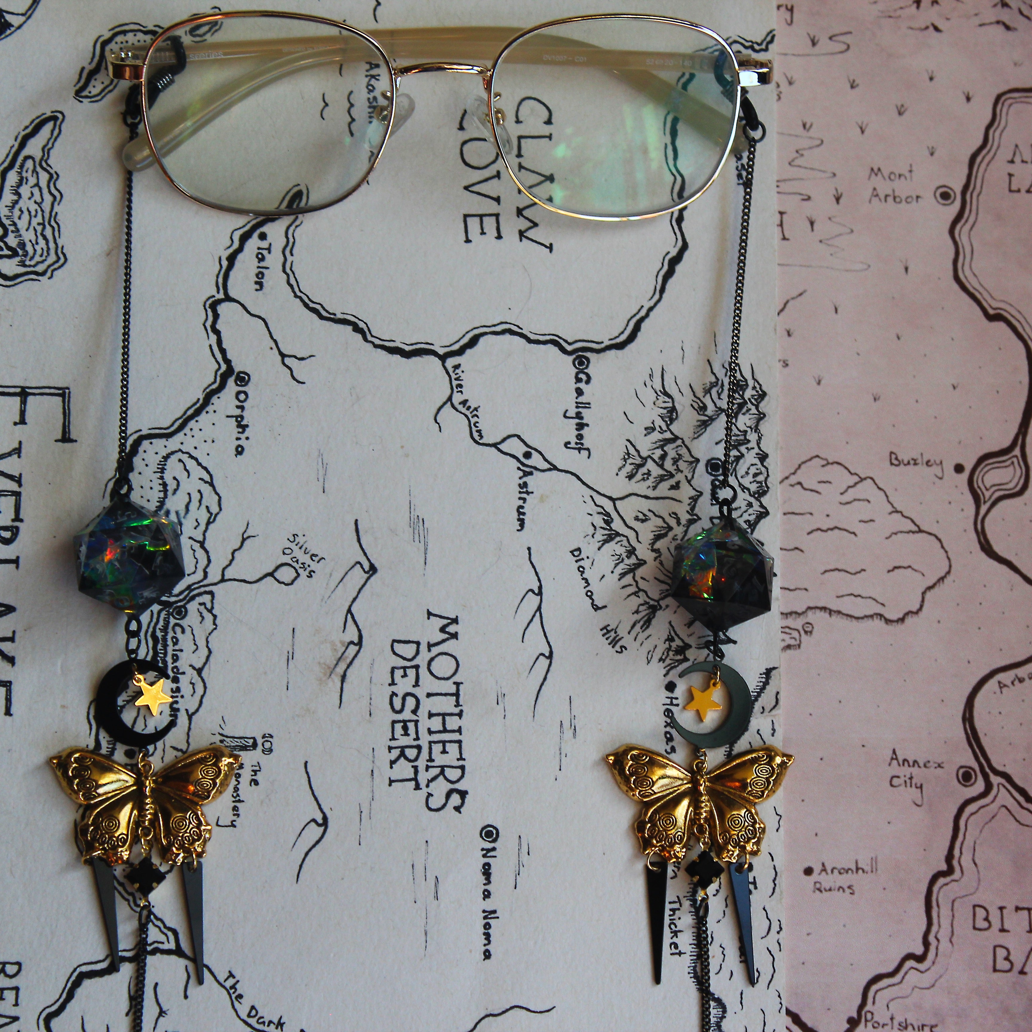 Butterflies on the Moon Glasses Chain with Dice