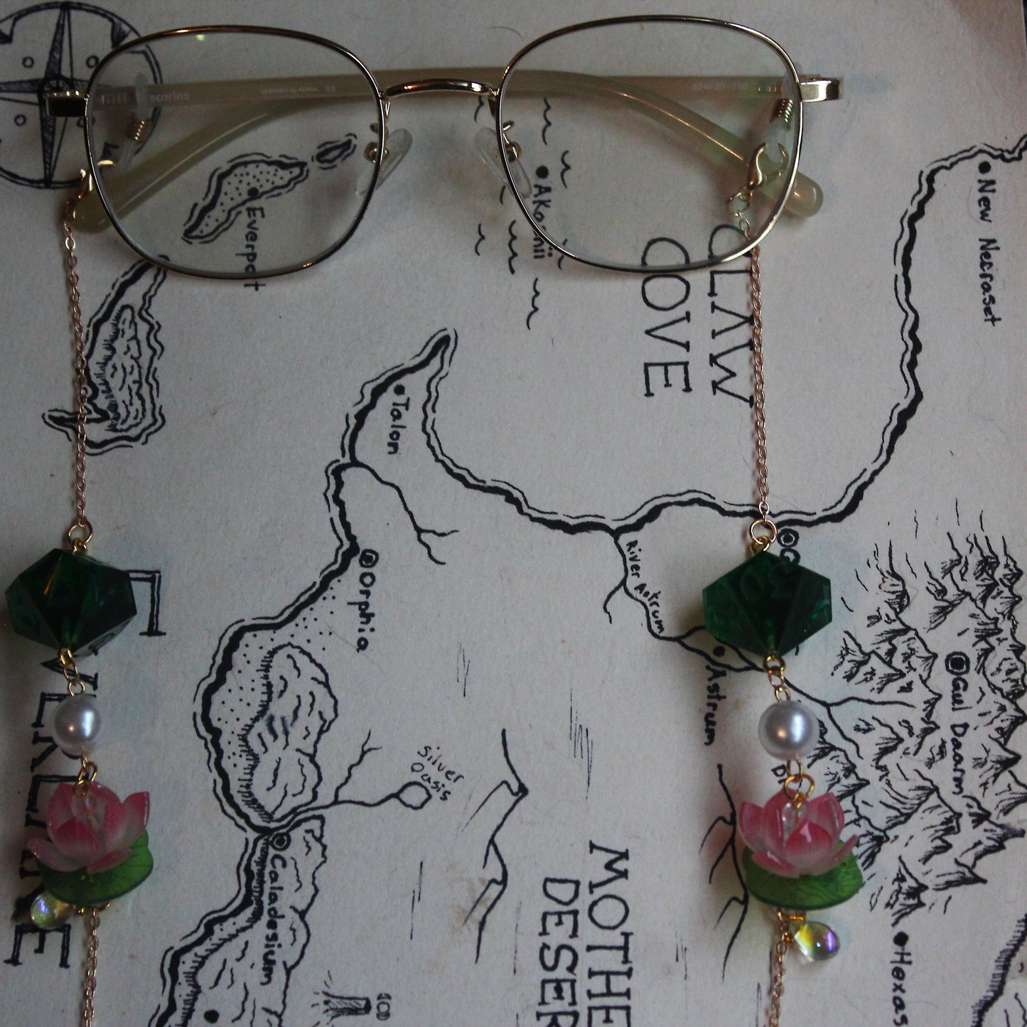 Into the Woods Glasses Chain with Dice