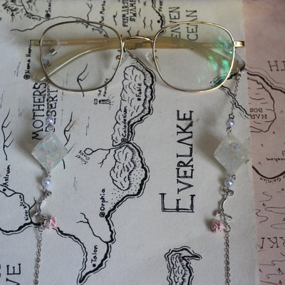 Nature's Treasures Glasses Chain with Dice