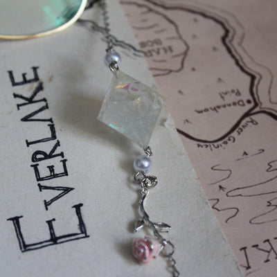 Nature's Treasures Glasses Chain with Dice