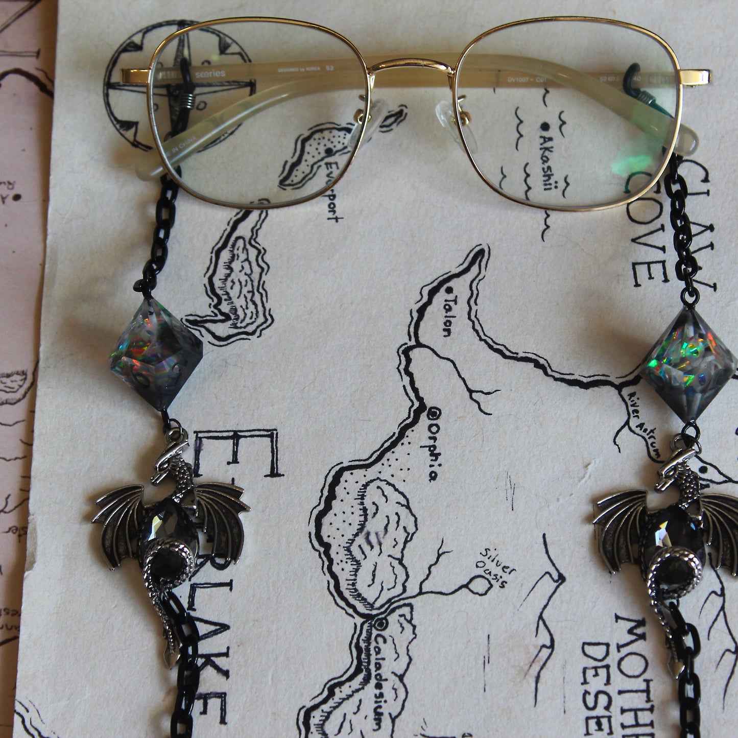 Dragons' Treasure Glasses Chain with Dice
