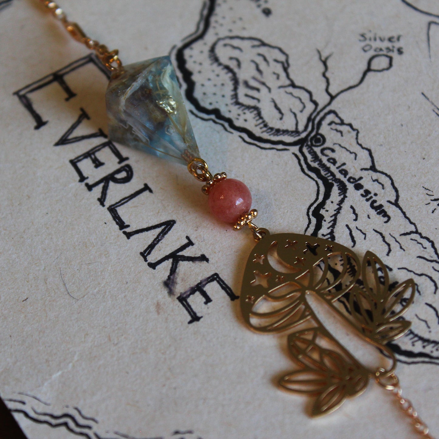 Frostbite Flowers Glasses Chain with Dice