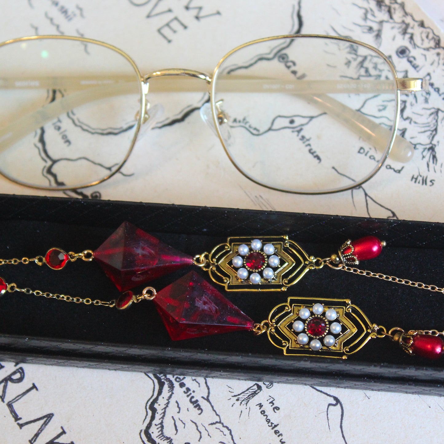Red Sunflare Glasses Chain with Dice
