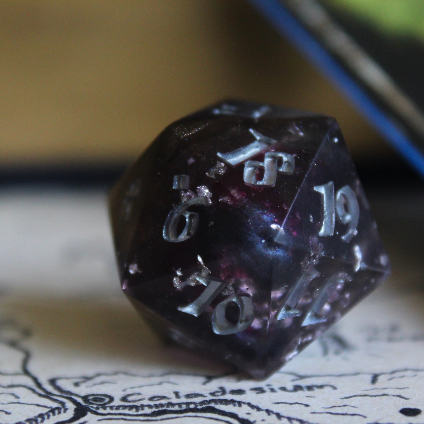 Beasties' Statue Spindown Dice (D20)