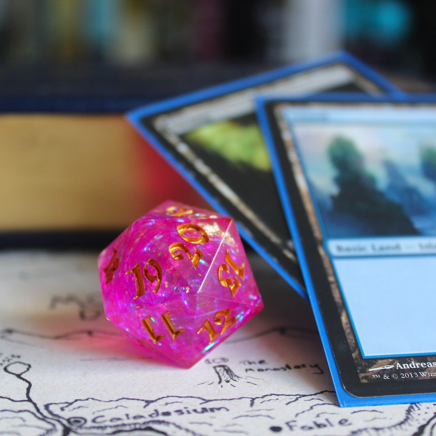 Queen's Amulet Spindown Dice (D20)