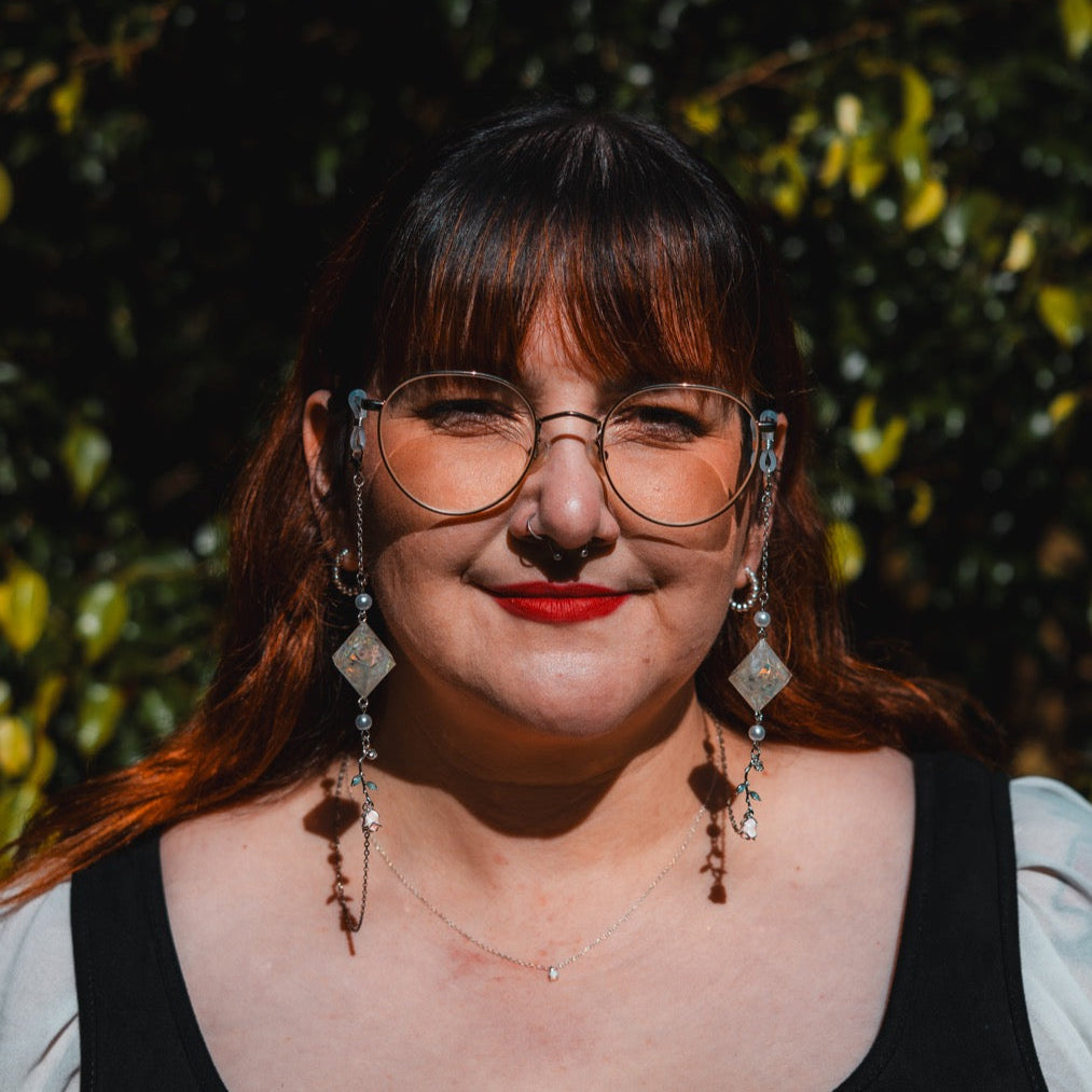 Nature's Treasures Glasses Chain with Dice