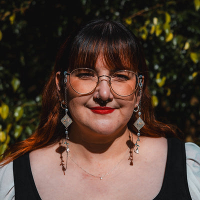 Nature's Treasures Glasses Chain with Dice