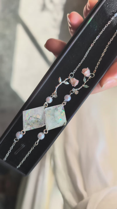 Nature's Treasures Glasses Chain with Dice