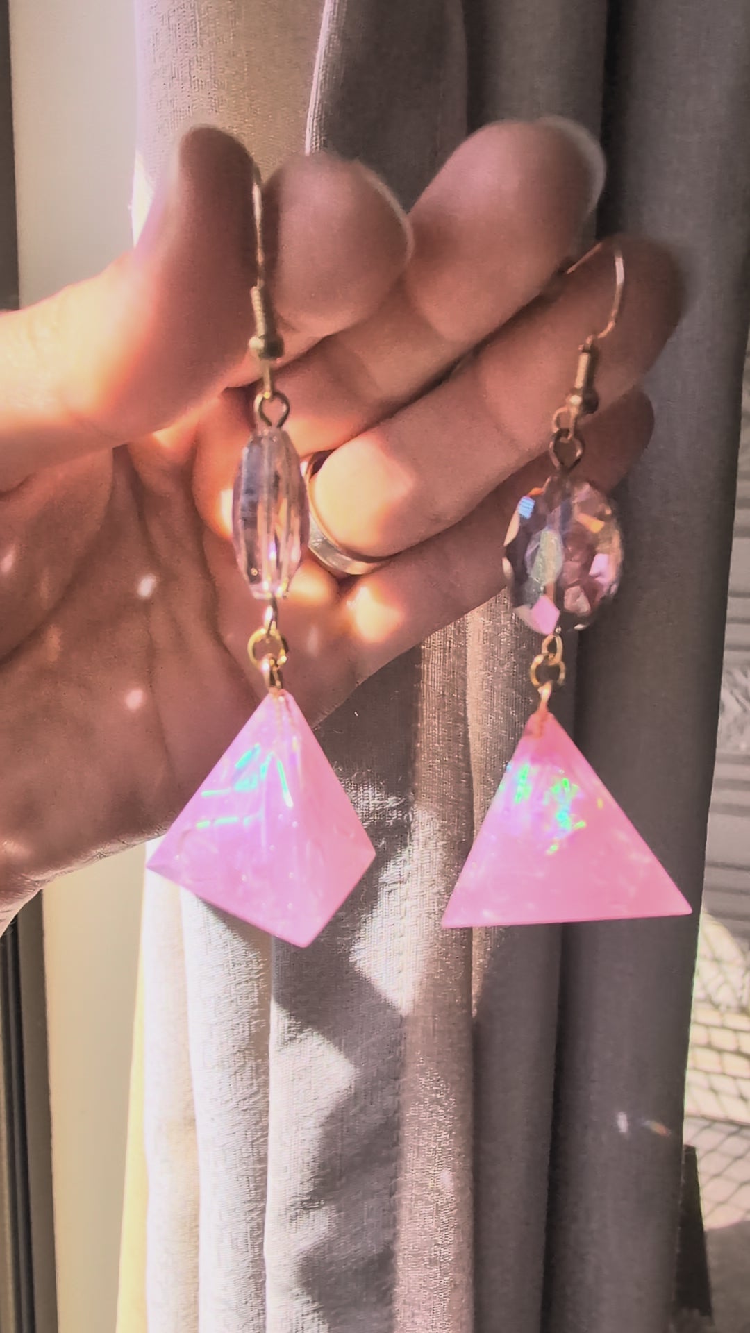 Load video: Flower Spirit's Earrings with Dice