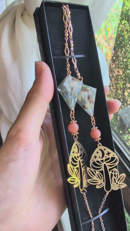 Frostbite Flowers Glasses Chain with Dice