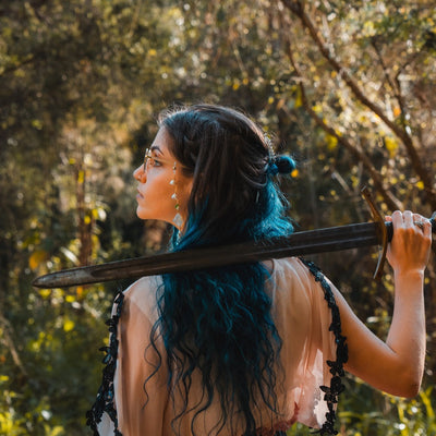 White Swan Flowers Glasses Chain with Dice