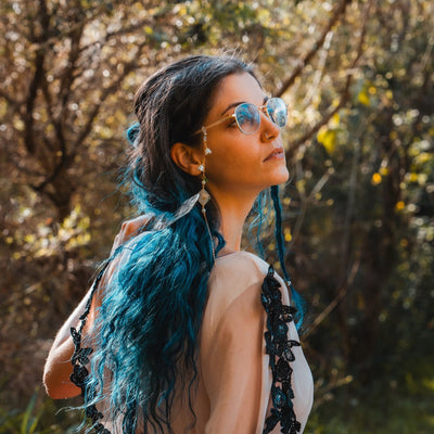 White Swan Flowers Glasses Chain with Dice